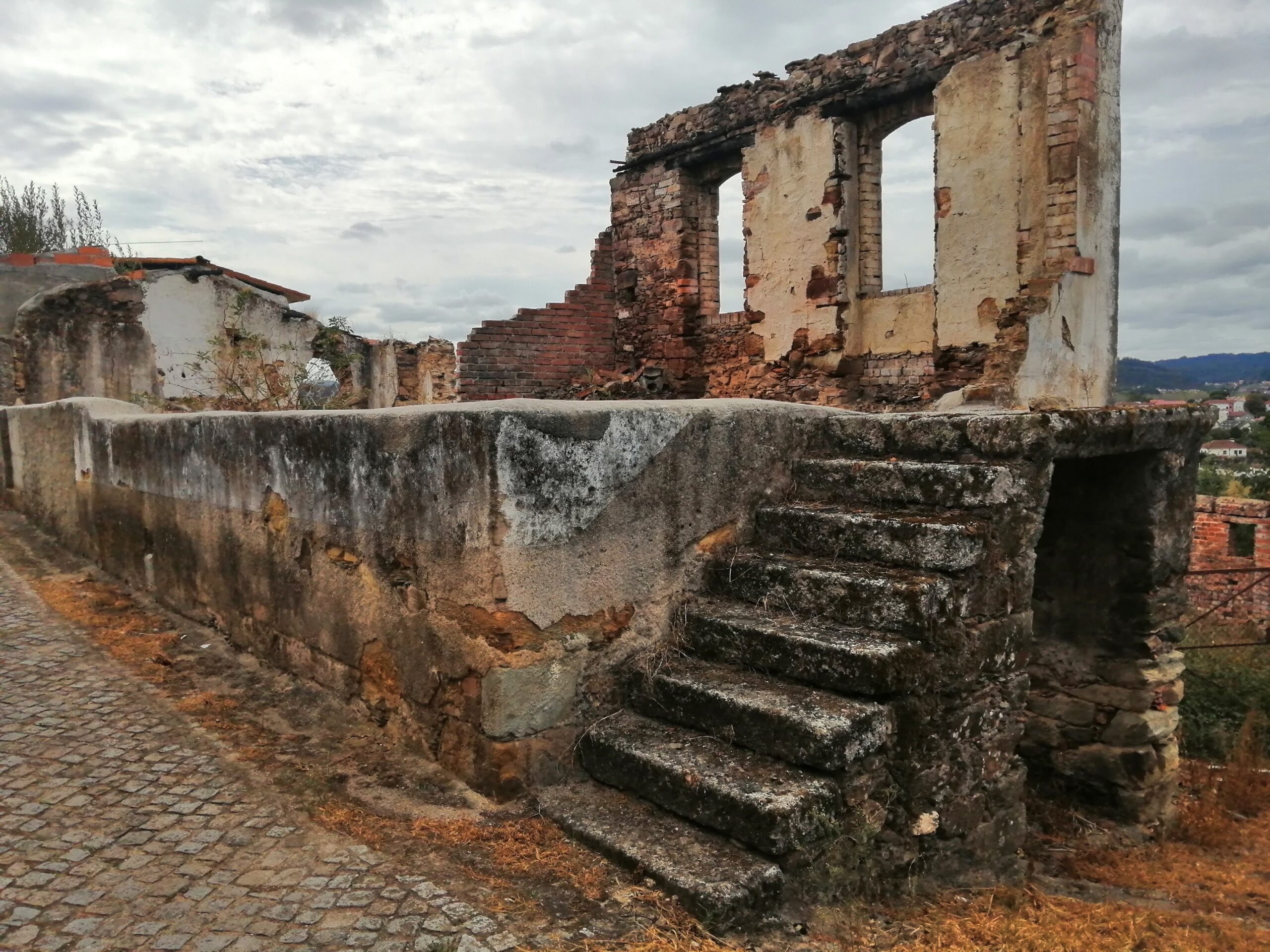 Terreno para construção com ruína – Mortágua (NOVO PREÇO)
